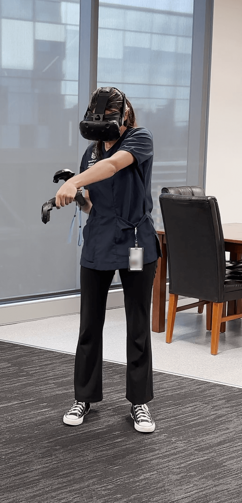Radiography Student using a Virtual Reality Headset